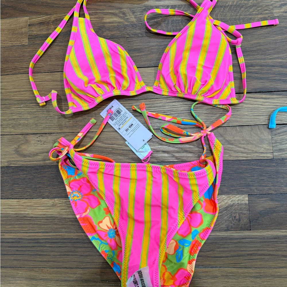 Neon bikini - Picture 3 of 3